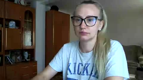 Snapshot of melly_rosey chatting on 06/29/26, 07:36 Melly online show from 06/29/26, 07:36