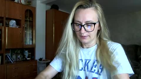 Snapshot of melly_rosey chatting on 06/29/26, 12:49 Melly online show from 06/29/26, 12:49