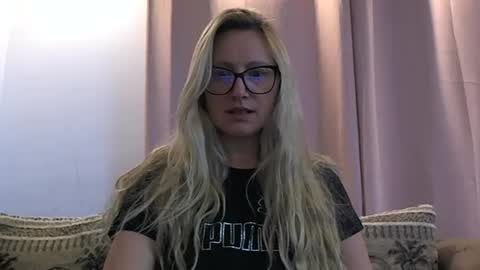 Snapshot of melly_rosey chatting on 07/08/26, 06:07 Melly online show from 07/08/26, 06:07