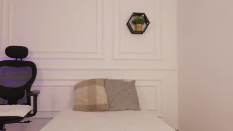 Meloddy online show from 02/16/26, 01:51