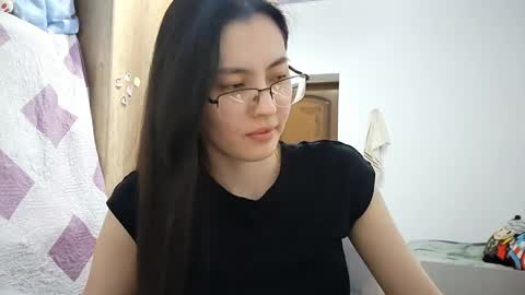Snapshot of melodeehayden chatting on 05/01/26, 04:44 Nika online show from 05/01/26, 04:44