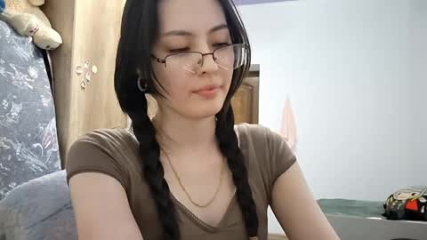 Snapshot of melodeehayden chatting on 05/08/26, 03:39 Nika online show from 05/08/26, 03:39