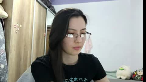 Snapshot of melodeehayden chatting on 05/14/26, 03:30 Nika online show from 05/14/26, 03:30