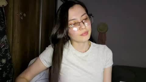 Snapshot of melodeehayden chatting on 05/26/26, 04:36 Nika online show from 05/26/26, 04:36