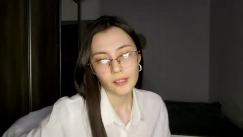 Snapshot of melodeehayden chatting on 06/02/26, 03:58 Nika online show from 06/02/26, 03:58