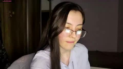Snapshot of melodeehayden chatting on 06/03/26, 04:45 Nika online show from 06/03/26, 04:45