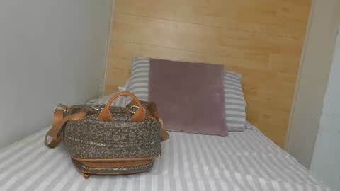 Snapshot of melodi_20 chatting on 06/12/26, 11:42 Melodi online show from 06/12/26, 11:42