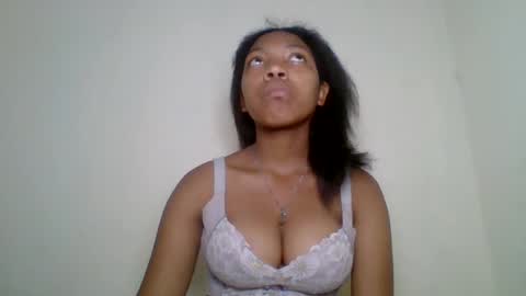 Snapshot of melodie_00 chatting on 08/05/26, 11:24 melodie_00 online show from 08/05/26, 11:24