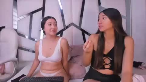 Snapshot of melodiwilliams chatting on 11/24/25, 07:35 Melodi online show from 11/24/25, 07:35