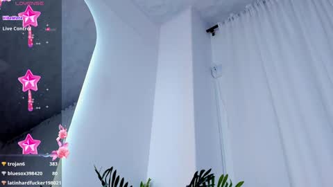 Snapshot of melody_blake16 chatting on 12/30/24, 02:08 online show from 12/30/24, 02:08