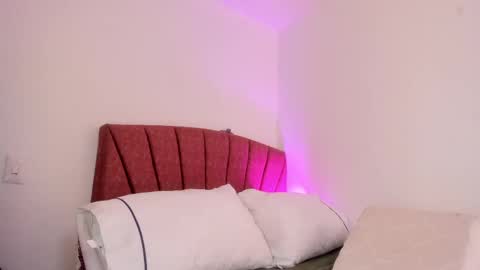  Leslie  online show from 10/25/25, 02:56