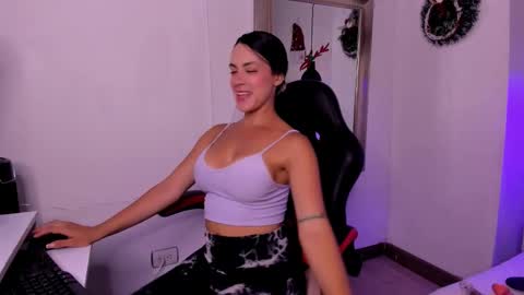 Snapshot of melody_dl chatting on 12/22/25, 10:29 melody online show from 12/22/25, 10:29