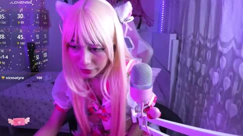 Snapshot of melody_e00 chatting on 09/17/25, 10:22 Elizabeth online show from 09/17/25, 10:22