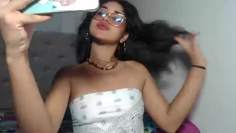 melody phillips online show from 09/22/25, 02:30