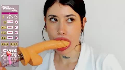 Snapshot of melody_suarez chatting on 12/07/24, 01:03 MELODY online show from 12/07/24, 01:03