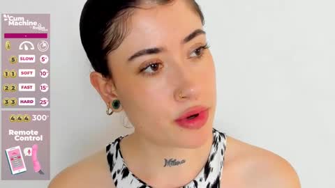 Snapshot of melody_suarez chatting on 12/11/24, 02:30 MELODY online show from 12/11/24, 02:30