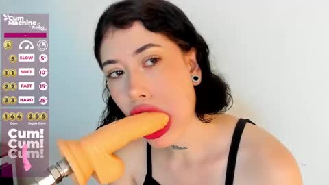 Snapshot of melody_suarez chatting on 12/14/24, 07:57 MELODY online show from 12/14/24, 07:57