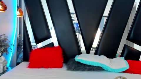 Snapshot of melody_suarez chatting on 12/31/24, 07:40 MELODY online show from 12/31/24, 07:40