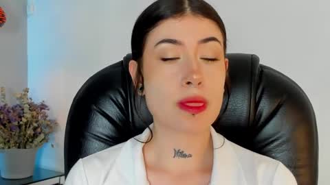 Snapshot of melody_suarez chatting on 01/07/25, 08:10 MELODY online show from 01/07/25, 08:10