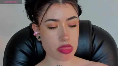 Snapshot of melody_suarez chatting on 01/15/25, 01:34 MELODY online show from 01/15/25, 01:34