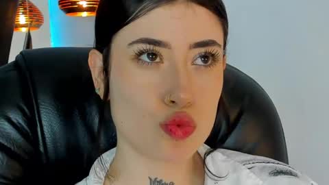 Snapshot of melody_suarez chatting on 01/17/25, 11:18 MELODY online show from 01/17/25, 11:18