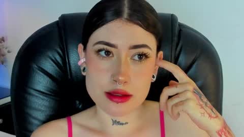 Snapshot of melody_suarez chatting on 02/01/25, 09:51 MELODY online show from 02/01/25, 09:51