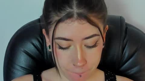 Snapshot of melody_suarez chatting on 02/02/25, 10:39 MELODY online show from 02/02/25, 10:39