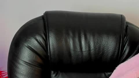 Snapshot of melody_suarez chatting on 02/04/25, 10:34 MELODY online show from 02/04/25, 10:34