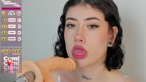 Snapshot of melody_suarez chatting on 02/05/25, 07:53 MELODY online show from 02/05/25, 07:53