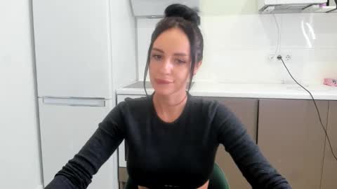 Snapshot of melodyhewit chatting on 11/10/25, 09:52 Masha online show from 11/10/25, 09:52