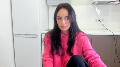 Snapshot of melodyhewit chatting on 11/19/25, 08:47 Masha online show from 11/19/25, 08:47