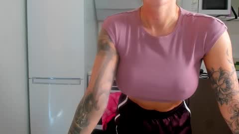 Snapshot of melodyhewit chatting on 05/16/26, 10:36 Masha online show from 05/16/26, 10:36