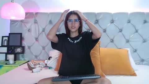 Snapshot of melodymansson chatting on 02/10/25, 08:10 Luisa Castro online show from 02/10/25, 08:10