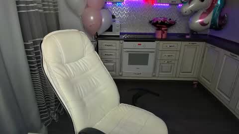 Snapshot of melodyoflovee chatting on 01/20/25, 06:42 Kaylie online show from 01/20/25, 06:42