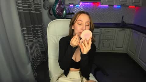 Snapshot of melodyoflovee chatting on 02/04/25, 04:05 Kaylie online show from 02/04/25, 04:05