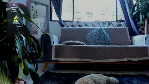 Snapshot of melodypetitex chatting on 01/21/25, 08:11 sophia online show from 01/21/25, 08:11