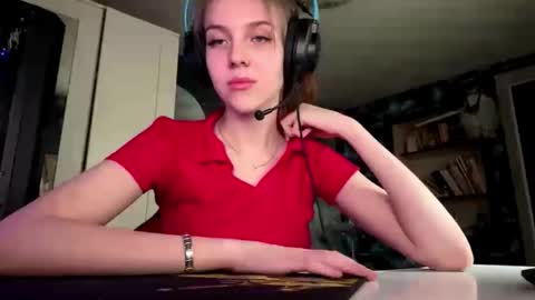 Hi Im Aria 18 years old online show from 09/19/25, 12:06