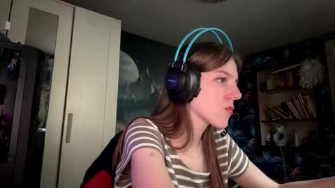 Hi Im Aria 18 years old online show from 09/26/25, 12:31