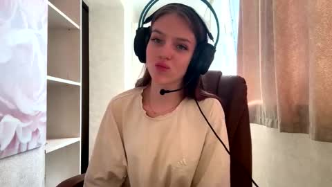 Hi Im Aria 18 years old online show from 10/03/25, 12:46