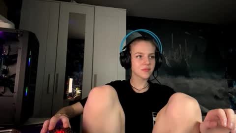 Hi Im Aria 18 years old online show from 10/12/25, 12:15