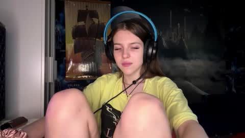 Hi Im Aria 18 years old online show from 11/10/25, 01:10