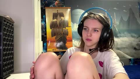 Hi Im Aria 18 years old online show from 12/03/25, 12:47