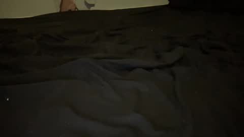 Snapshot of melt13 chatting on 11/13/25, 04:11 melt13 online show from 11/13/25, 04:11