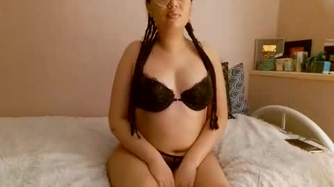 Snapshot of melyssaluv chatting on 12/17/25, 02:17 Melyssaluv online show from 12/17/25, 02:17