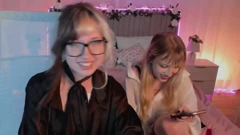 Mia online show from 04/19/26, 06:43