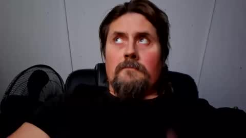 Snapshot of men10_12_1983 chatting on 11/12/25, 07:46 men10_12_1983 online show from 11/12/25, 07:46