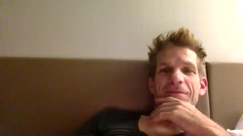 Snapshot of men2024again chatting on 11/12/25, 04:13 Andres online show from 11/12/25, 04:13