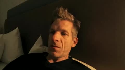 Snapshot of men2024again chatting on 11/16/25, 05:57 Andres online show from 11/16/25, 05:57