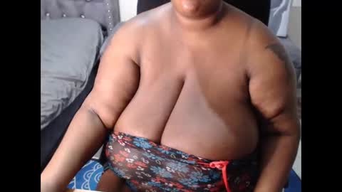 Snapshot of mency1980 chatting on 11/07/25, 06:52 bigboobsass online show from 11/07/25, 06:52