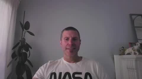 Snapshot of menotista chatting on 11/25/25, 04:18 menotista online show from 11/25/25, 04:18